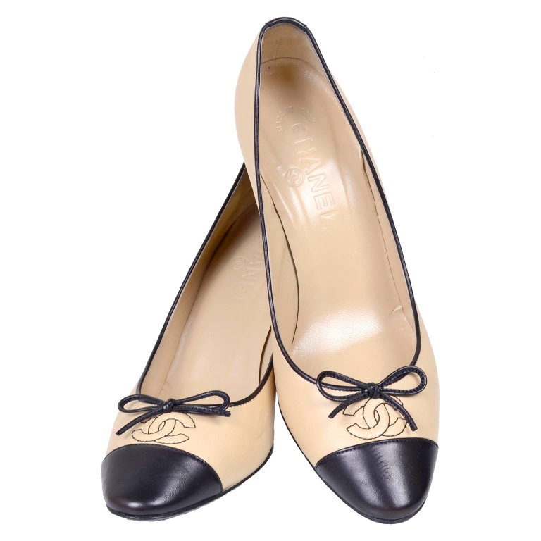 Chanel_two_tone_leather_cream_black_logo_bow_heels_master