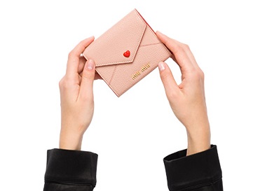 miumiu(ミュウミュウ)　ハートレター三つ折り財布