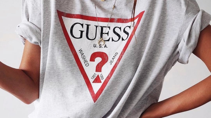 Guess(ゲス)　ロゴTシャツ
