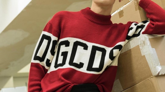 GCDS(ジーシーディーエス)　ロゴセーター