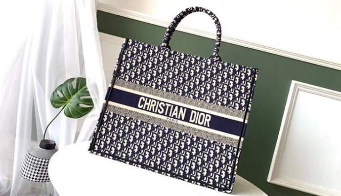 Dior Book Tote（ブックトート） | SHOPPERS PLUS【BUYMA（バイマ）】