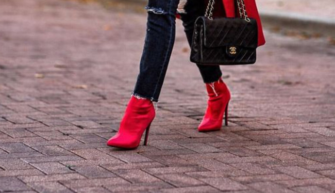 オシャレな人は履いている 赤のショートブーツできめる秋冬レディスタイル Shoppers Plus Buyma バイマ