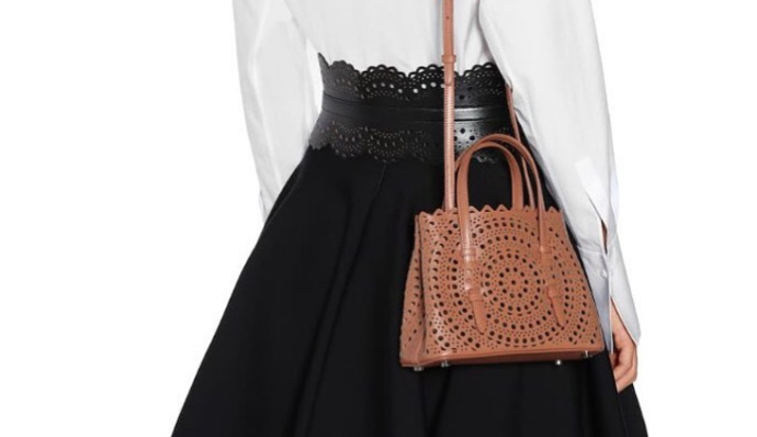 繊細で芸術的なカッティングが魅力的な「Azzedine Alaia(アズディン アライア）」のバッグ＆コルセットベルトをご紹介♡
