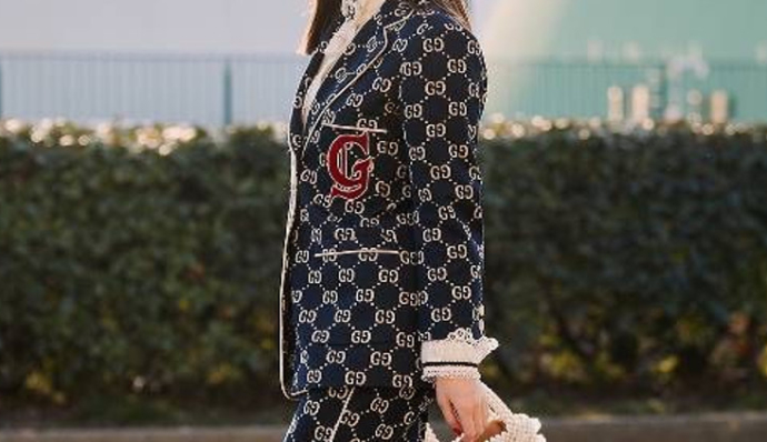 ファッショニスタが着こなす Gucci ロゴジャケットのコーディネート Shoppers Plus Buyma バイマ